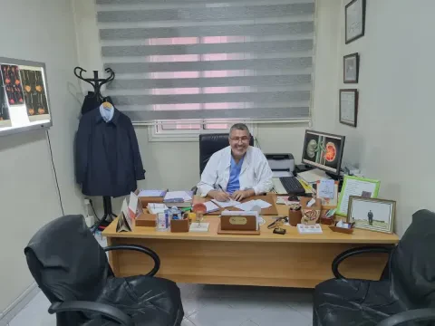Dr Faik Hassan, Urologue