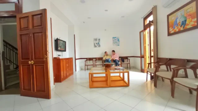 Dr Nisrine El Kadaoui, Chirurgien-dentiste