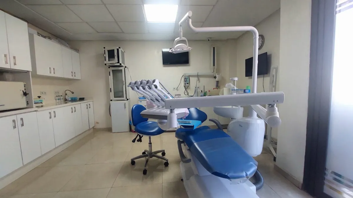 Dr Zineb Slaoui, Chirurgien-dentiste