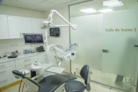Dr Ajbar Khaoula — Dentiste