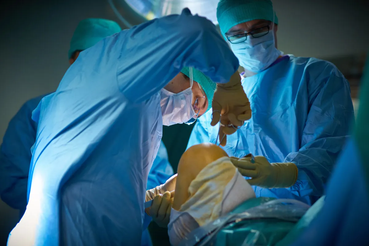 Dr Younes Slaoui — Chirurgien orthopédiste