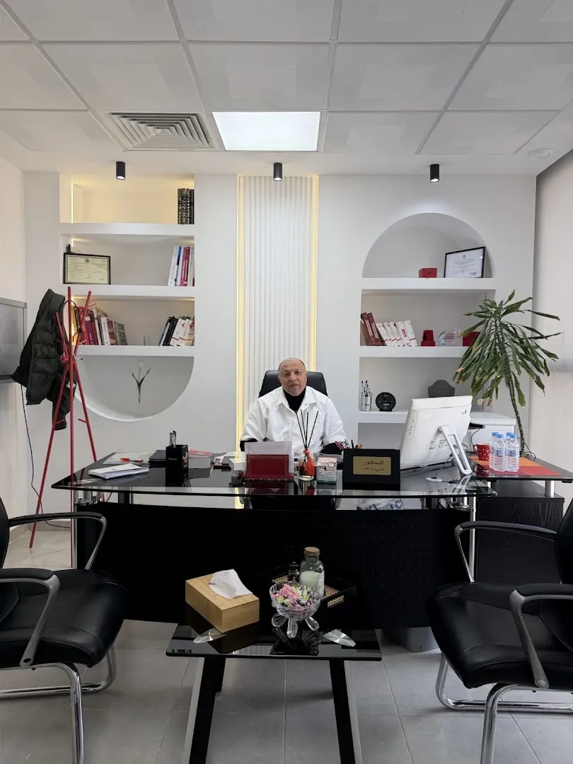 عيادة الطب الباطني – الدكتور الهمزي عبد الفتاح