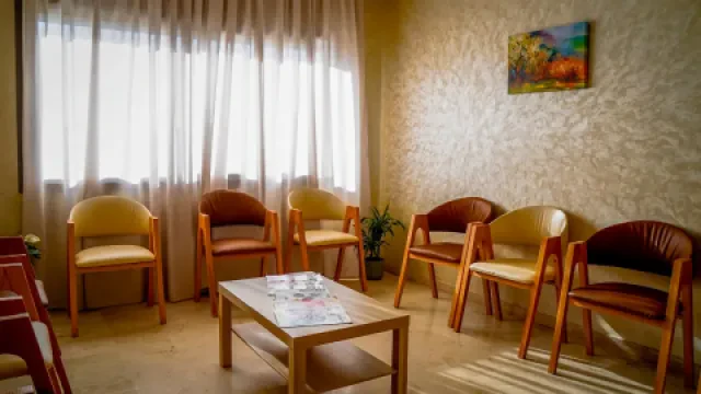 Dr Manal Fares, Spécialiste en Médecine Interne et Gériatrie