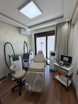 Dr Selmani Khansaa - Dermatologue & Médecin Esthétique