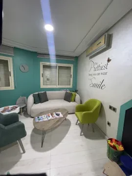 Dr Itisam El Khdaiji, Dentiste pédiatrique
