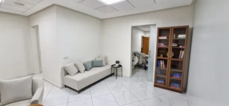Dr Nadia Charei - Cardiologue