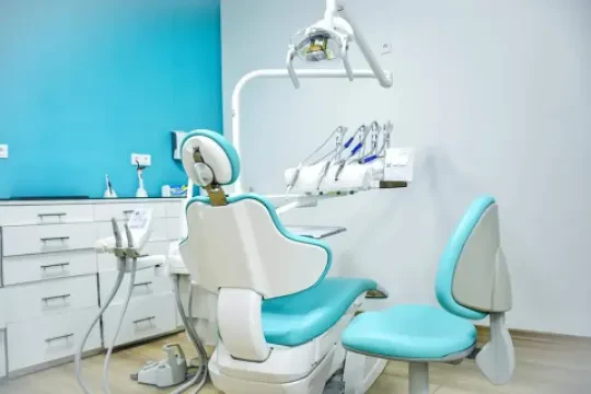 مركز الأسنان د. عبد الله البنيسي