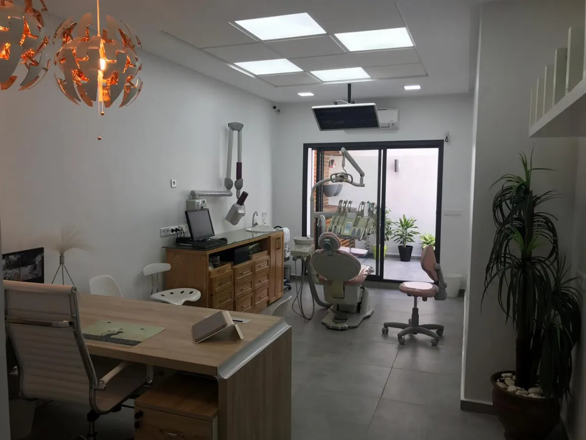 Dr Cherine Zrara, Pédodontiste et orthodontiste