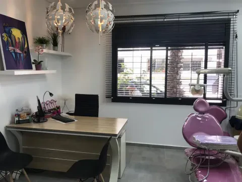 Dr Cherine Zrara, Pédodontiste et orthodontiste