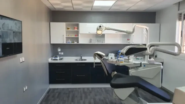 Dr El Houcine Ayyadi - Chirurgien-dentiste spécialisé en dentisterie esthétique et implantologie