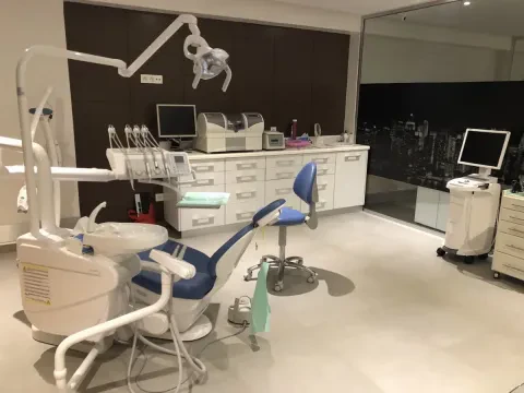 Dr Issam Khazzar - Clinique du Parc