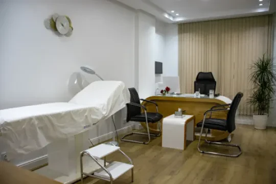 Dr Leila Tanger — Dermatologue
