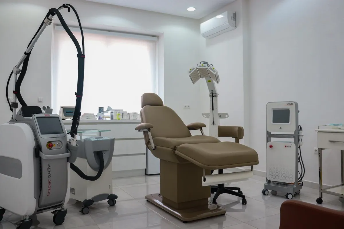 Dr Maha Mael-Ainin, Dermatologue