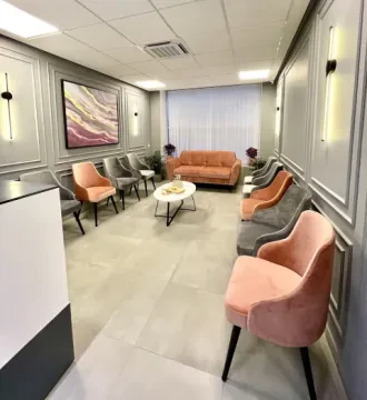 Dr Sara Oukarfi - Dermatologue