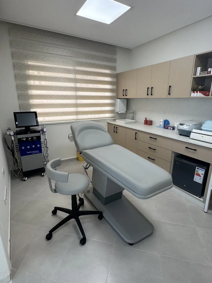 Dr Lina Benchekroun - Dermatologue