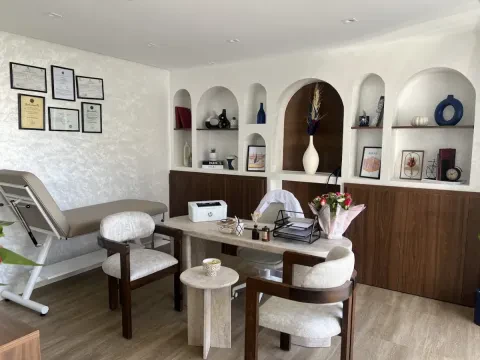 Dr Hanane Darghal - Dermatologue
