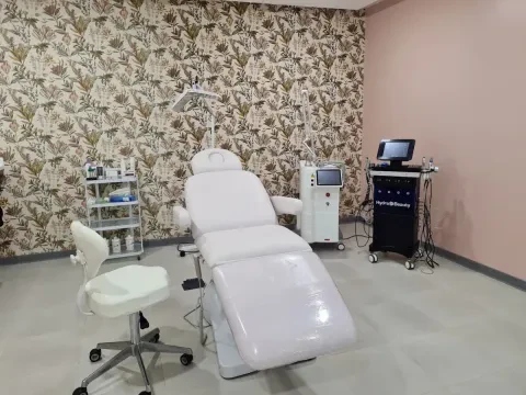 Dr Mouradi Maha - Dermatologue