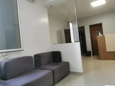 Dr Najia Ilham El Makrini — Dermatologue