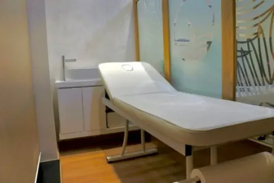 Dr Achraf Machan et Dr Hasna Azendour - Dermatologues