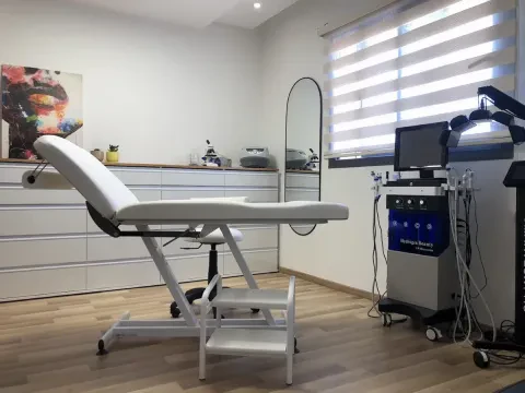 Dr Raounak Imane - Dermatologue Temara Centre