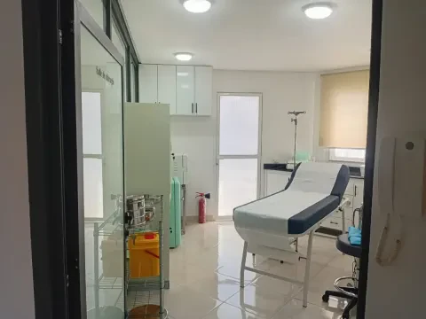 Dr Meryem Lamaalem - Dermatologue