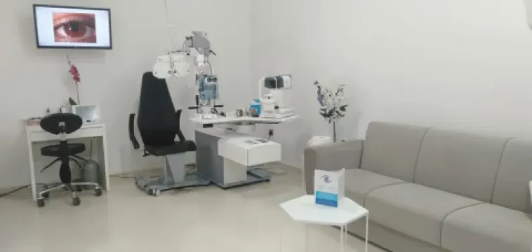 Dr Zineb Khtibari - Ophtalmologue