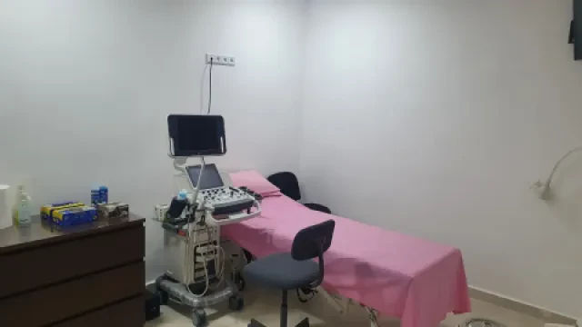 Dr Manal Mouene