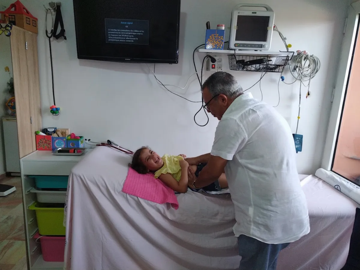 Dr. Azeddine Houri - Pédiatre