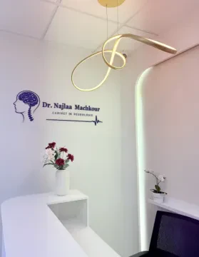 Dr Najlaa Machkour — Neurologue
