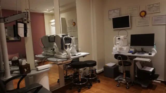 Dr Loubna Refass-Buret - Ophtalmologue et Oculoplasticienne