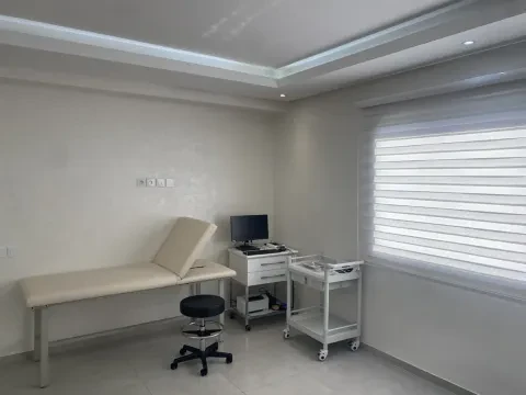 د. يونس أبعقيل - طبيب العيون