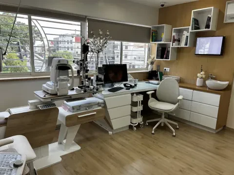 Dr Zineb Bettich