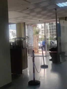 المركز المتخصص للجلوكوما، طبيب العيون