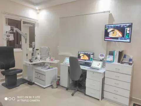 د. نادية سلام — طبيبة العيون