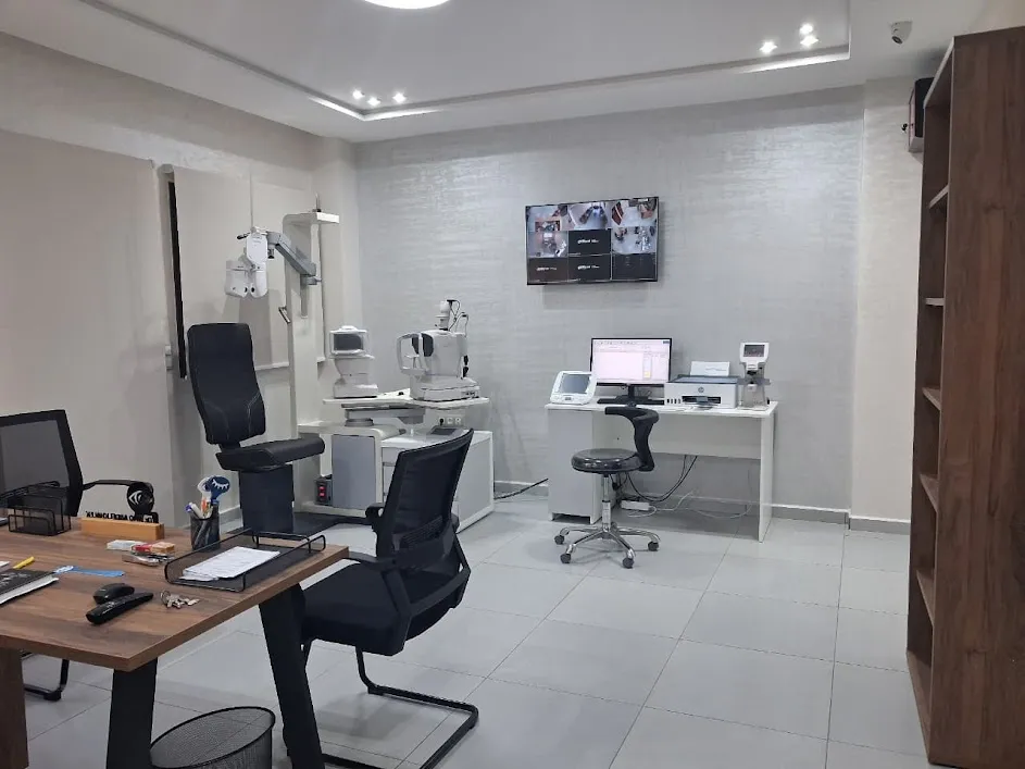 Dr Atiq Abdelkhalek - Ophtalmologue