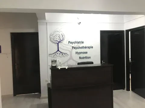 Dr Azzouzi Nada — Psychiatre